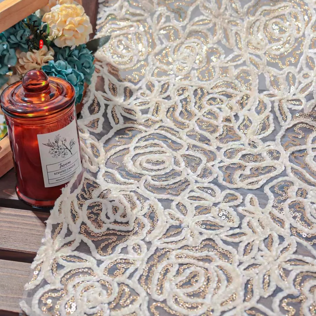 Tessuto di pizzo ricamato rosa - Embroidery Roses recensione e prezzo