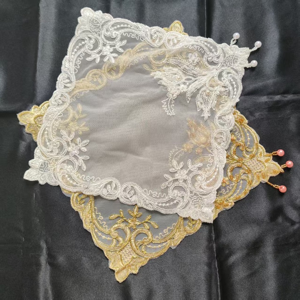 Tovagliette Quadrate Ricamate  - Embroidery Roses recensione e prezzo
