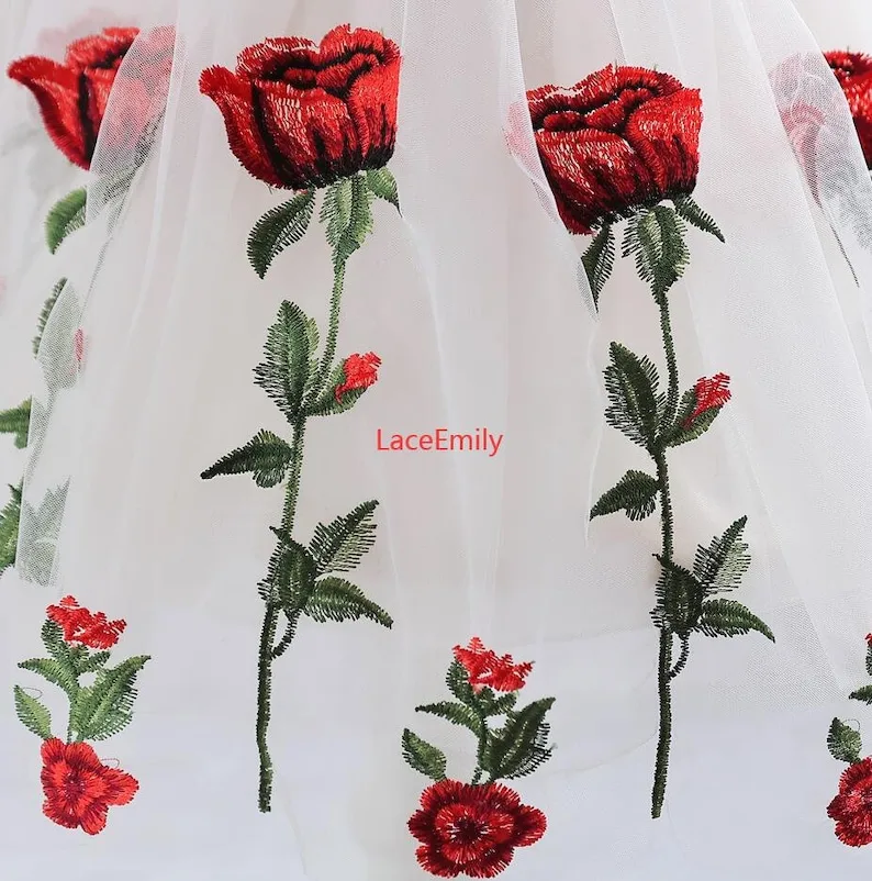 Tessuto di pizzo rosa rossa ri - Embroidery Roses recensione e prezzo