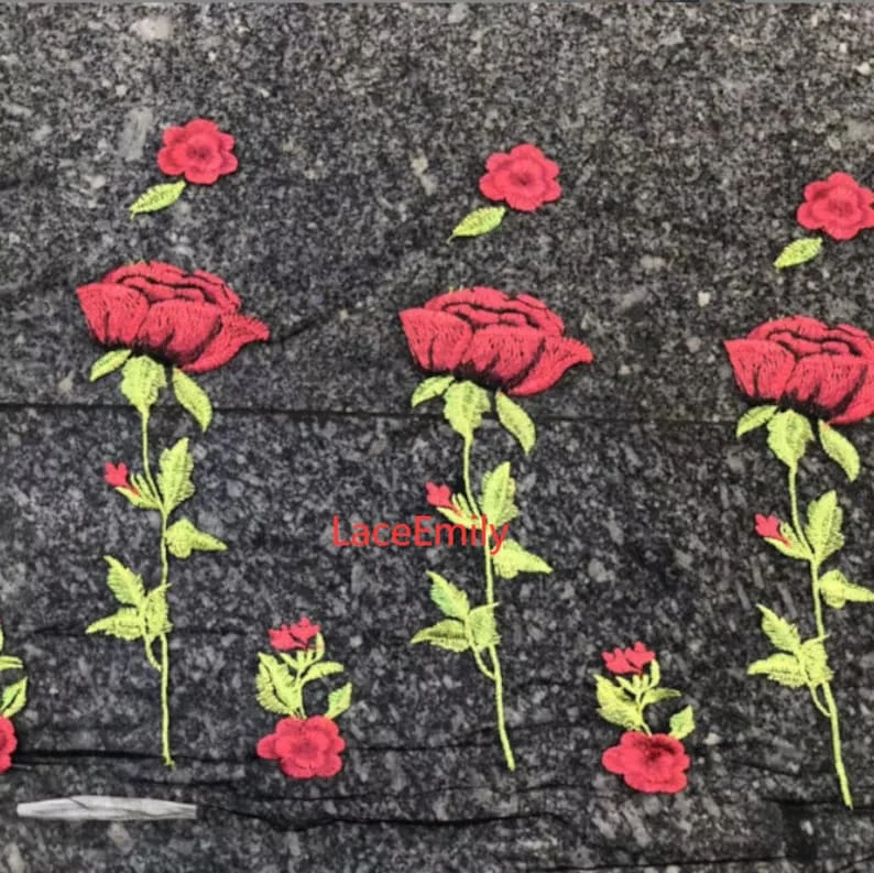 Tessuto di pizzo rosa rossa ri - Embroidery Roses recensione e prezzo
