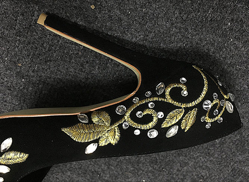 Décolleté con lama ricamata co - Embroidery Gold recensione e prezzo