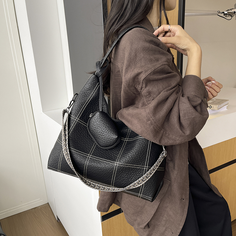 Borsa Tote Hobo da Donna Grand - Embroidery Kit Pouch recensione e prezzo